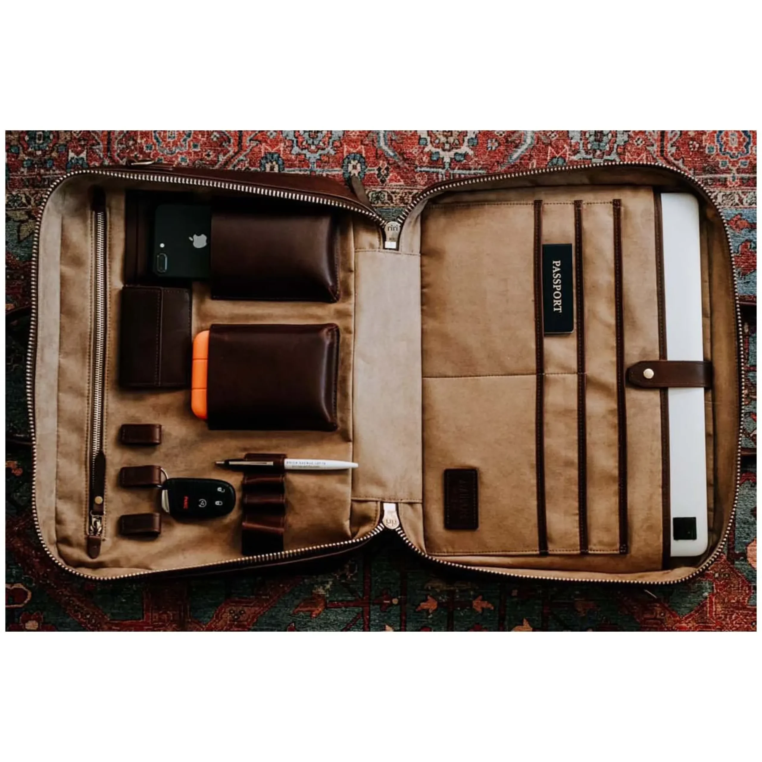 Editor Briefcase With Trolley Sleeve V1